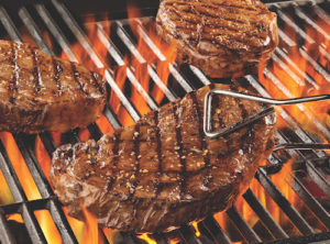 3 morceaux de côtes de boeuf sur le grill